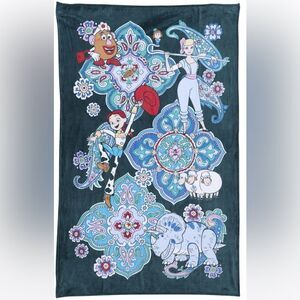 NWT Vera Bradley Disney Pixar Plush Throw Blanket
